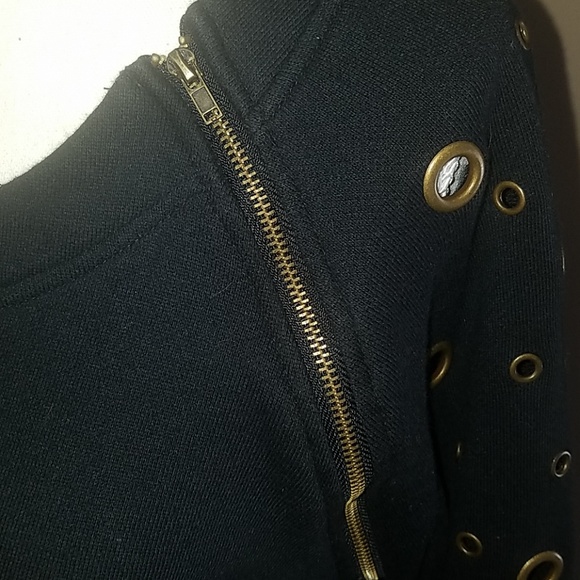 Venus black top with rivets & zipper accents - Picture 3 of 8